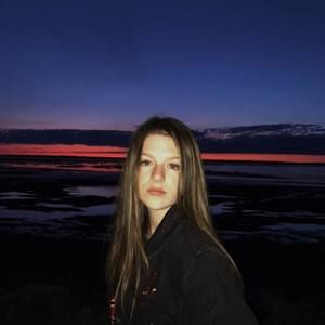 Meet your Posher, Béatrice